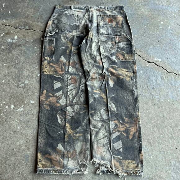 Vintage Y2K Carhartt Realtree camo work wear carpenter pants
